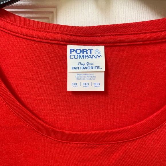 Woman's red character shirt - Picture 6 of 6